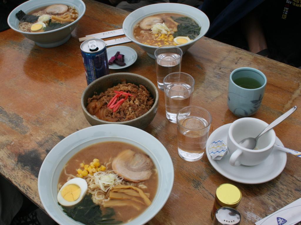 北穗高山頂小屋吃得到拉麵和牛ㄉㄨㄥˋ, 咱們該多學學勒!