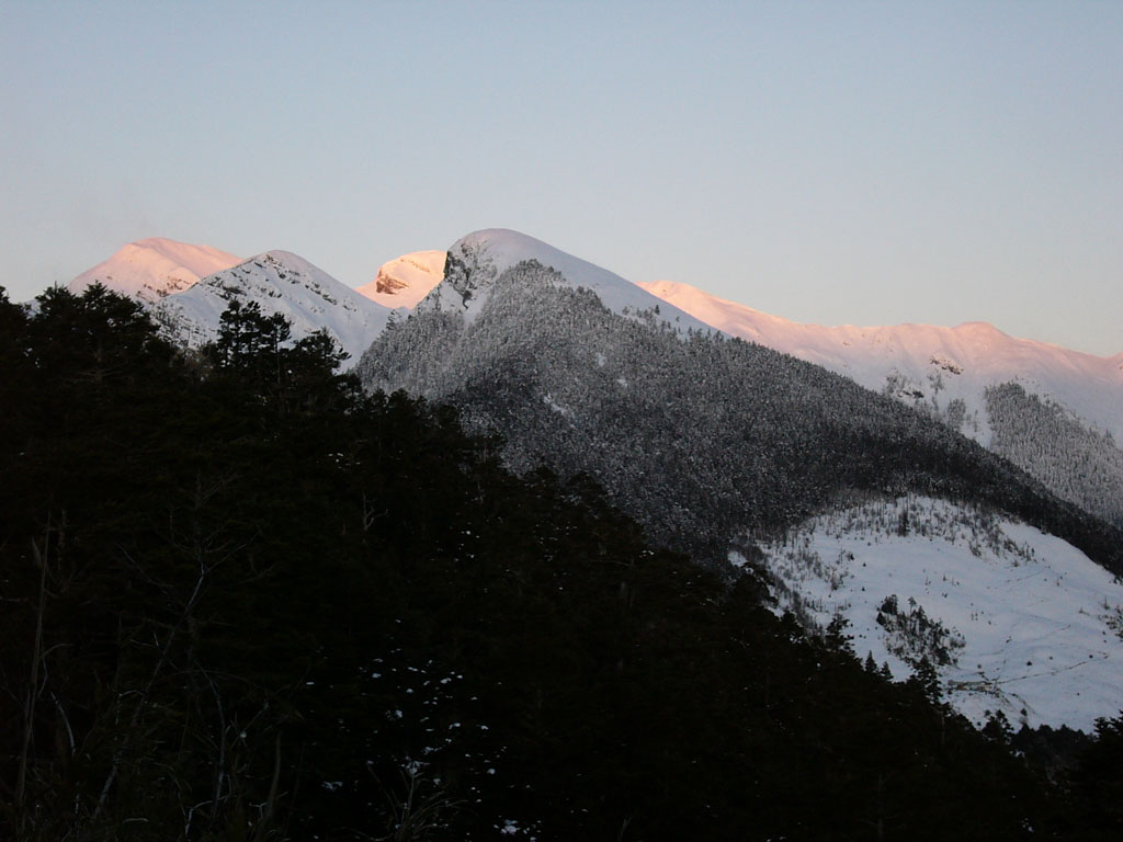 04-雪山迎日出