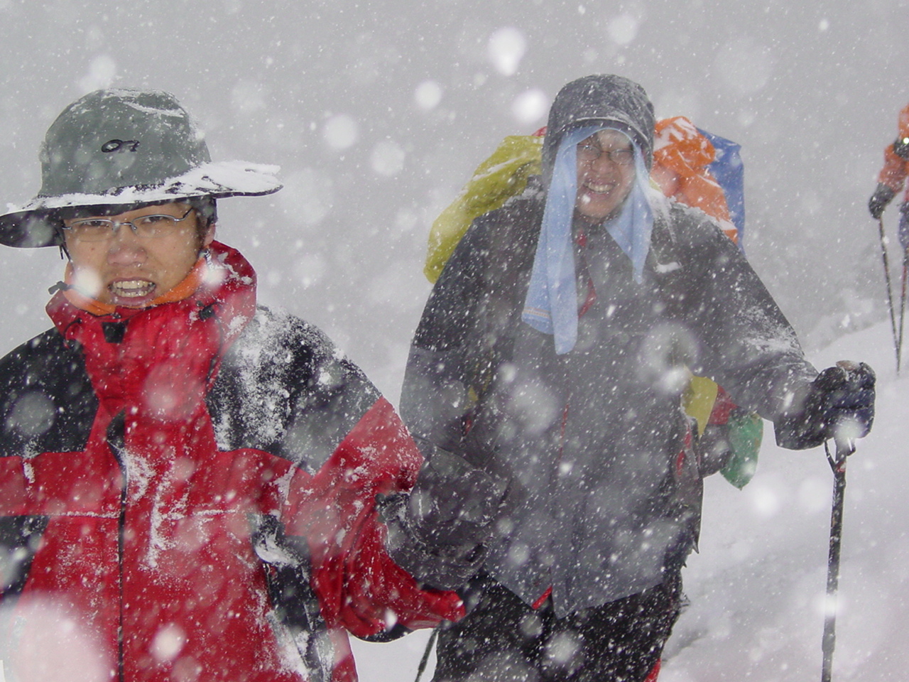 風雪中行進