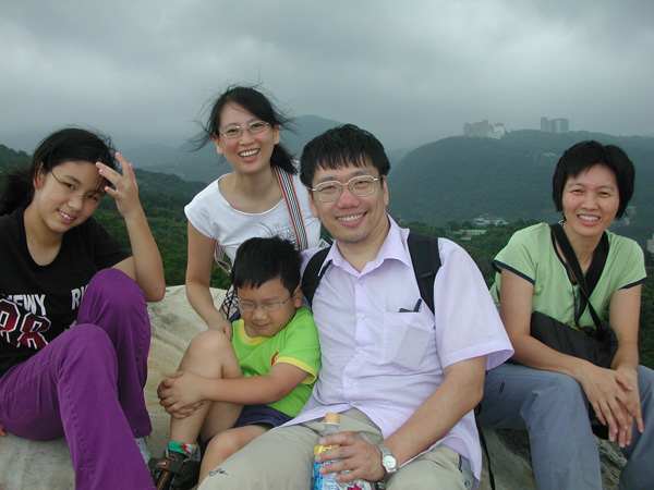 立昇, 毓瑩與兒子女兒, 雅真.