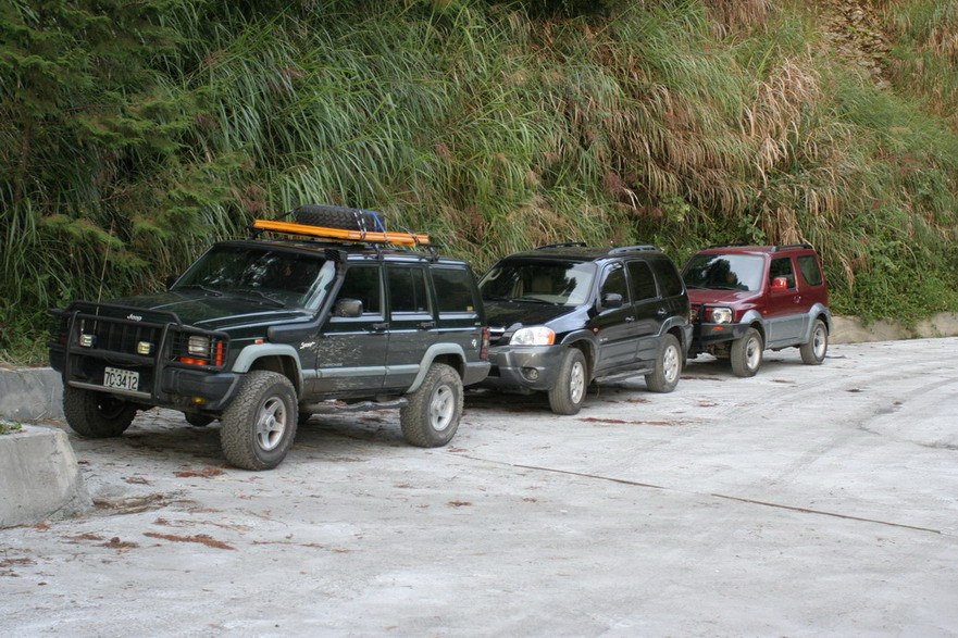 面面的 Cherokee, 文翔向文祺借的 Tribute, 強壯的小 Jimny