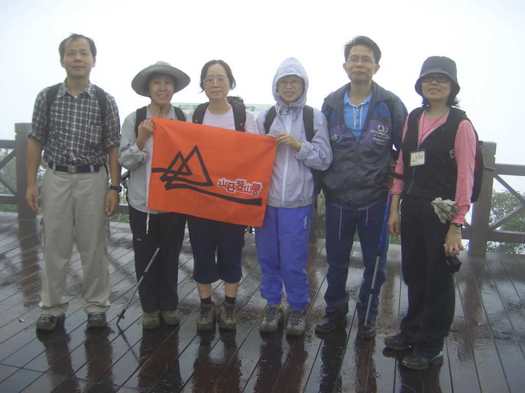 二格山，終於忍不住下了小雨
