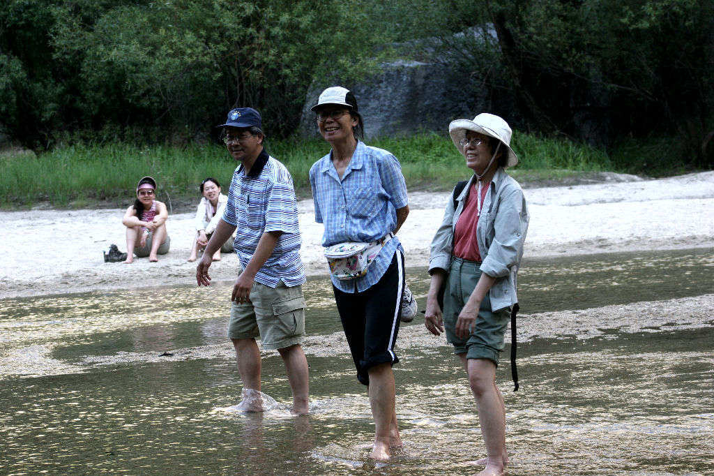 8/2 (Day6): Mirror Lake 戲水 ^^
