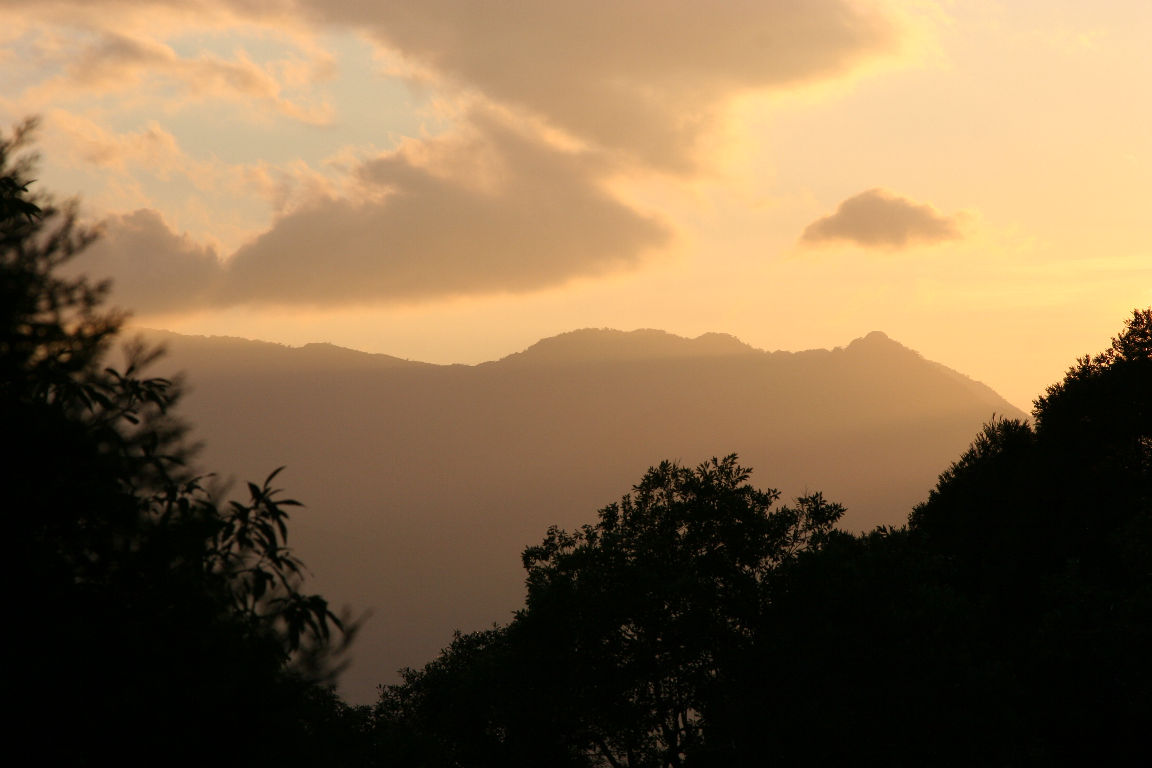 PM5:04 下到登山口, 迎接美麗夕陽晚霞
