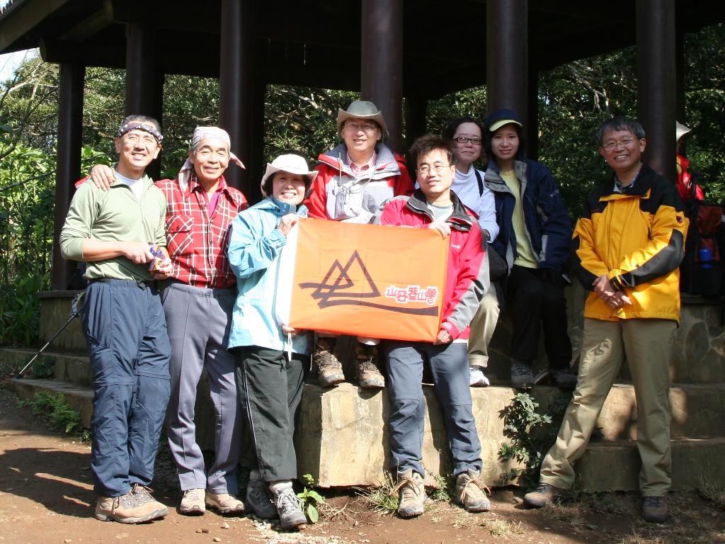 全隊合照 @大屯西南峰岔路口涼亭 (AM11:08)
