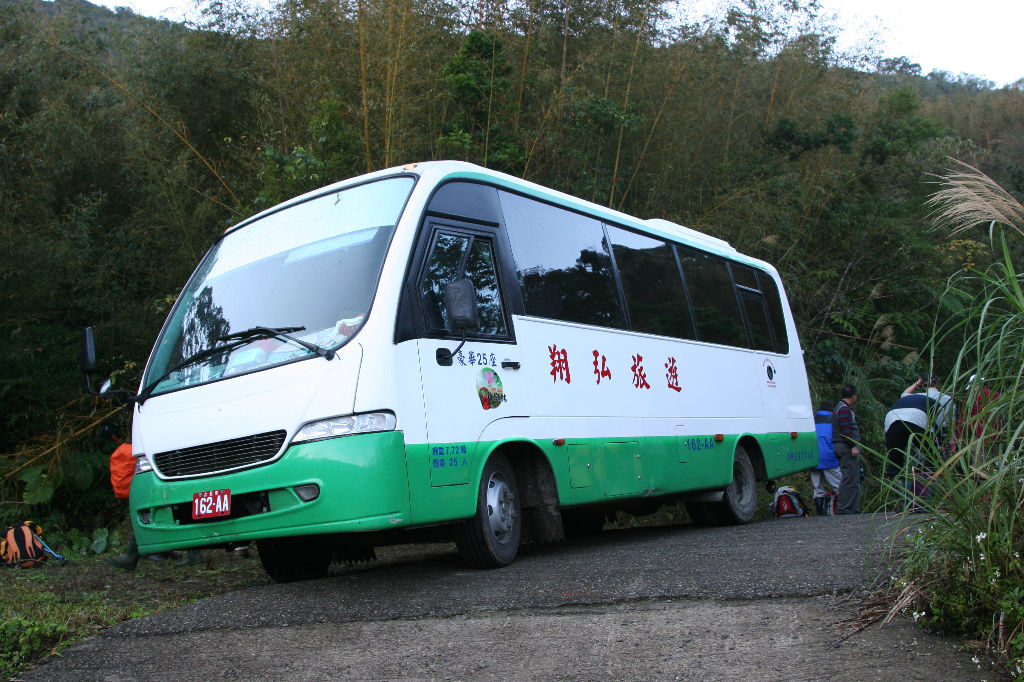 登山口與巴士