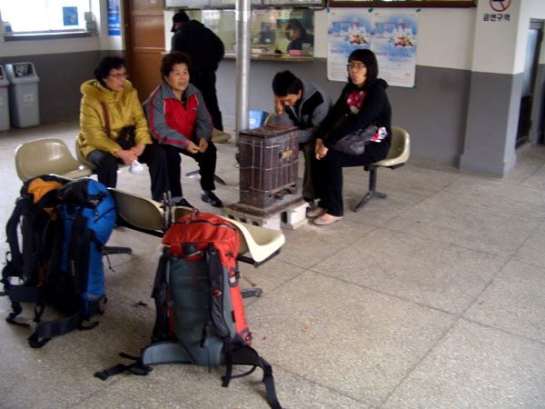 橫溪公車站有暖爐