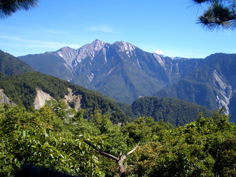 中央尖山南側