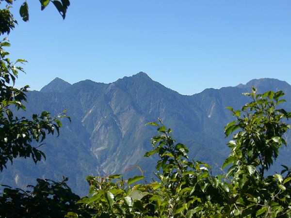 中央尖的另一個方向是立霧主山一帶