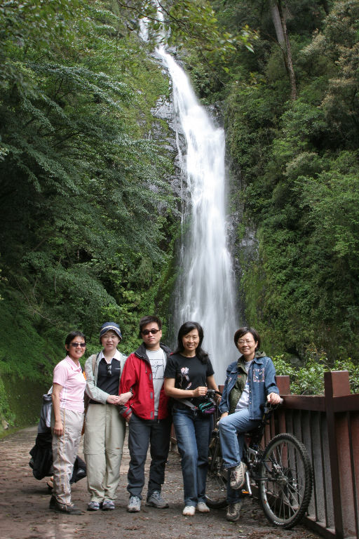 桃山瀑布前, 夥伴合照