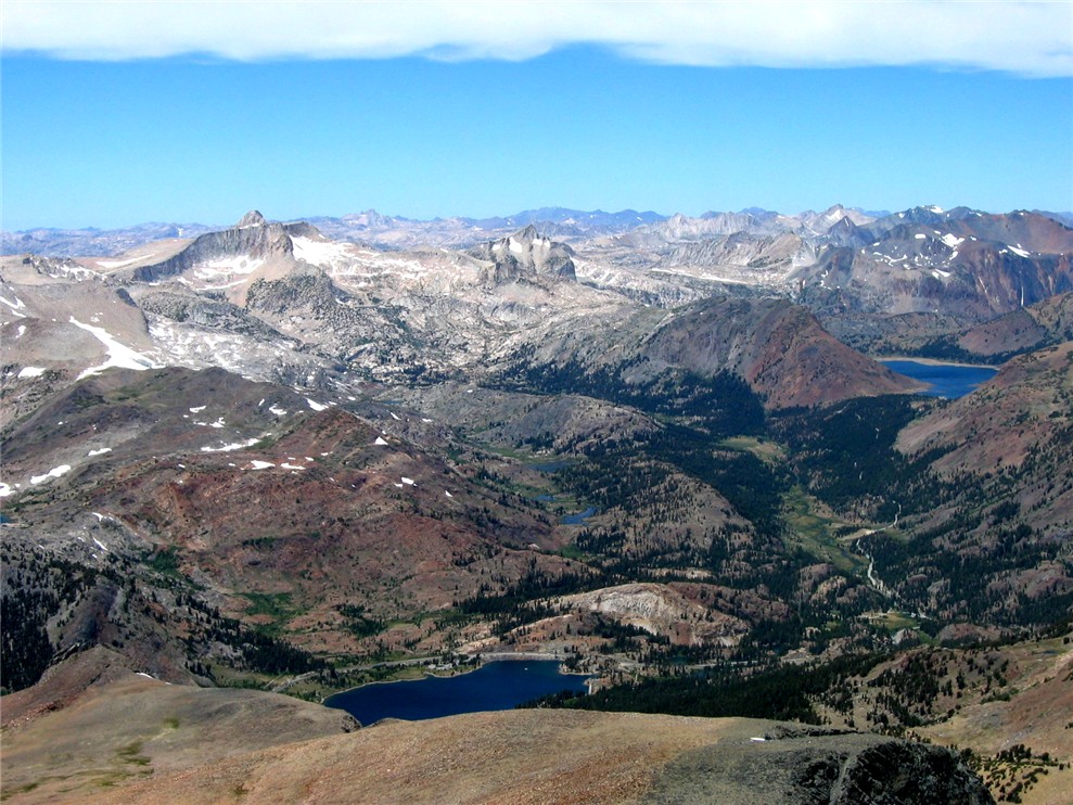 從 Mt. Dana 山頂 看 Mt. Conness.