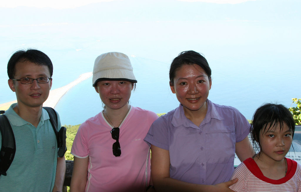 暑氣難消, 汗流浹背, 臉也紅通通的.  @1000階涼亭
