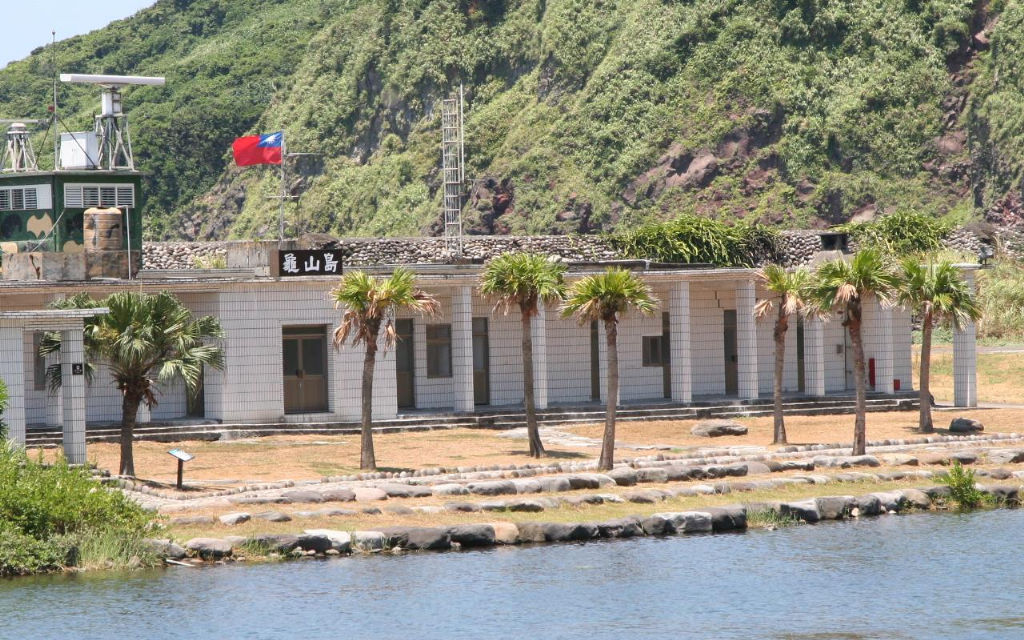 龜山國小遺址, 被拿來當作軍舍