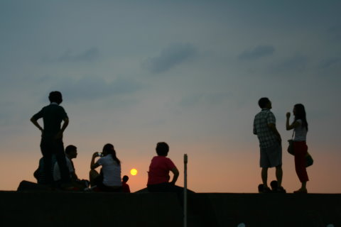 喝啤酒、吃海鮮、看夕陽，這一天還沒結束喔