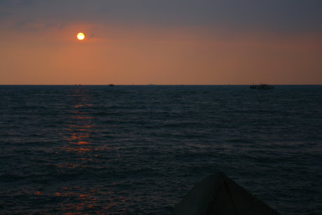 南台灣有的不只是熱情，還有溫柔的夕陽與湛藍的海水
