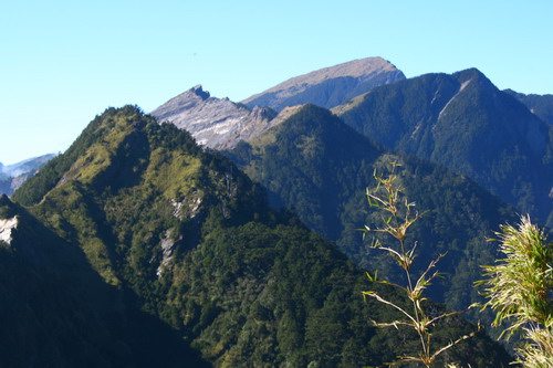 回望南向山脈，鷹子嘴與關山麼