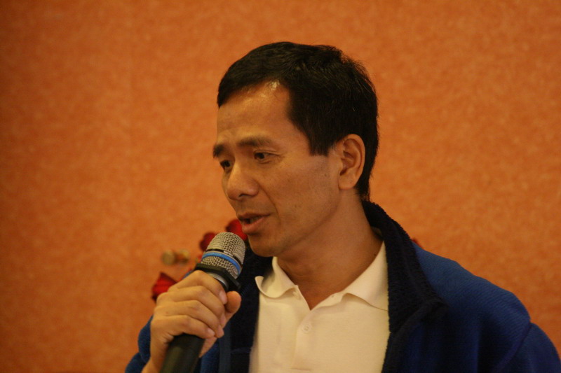 怎麼國外回來的這麼會唱台語歌咧？『因為君不知浪子異地思鄉之情啦』---加州的聰叡苦苦地說。