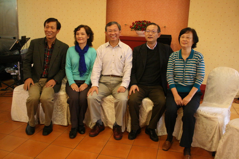 61年以上的，合照囉。---奇怪，80幾個人，怎麼只有三張合照，就這麼幾個？