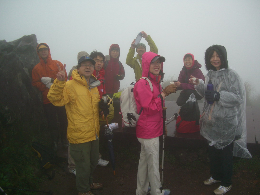包括宗才怡學姐，共10人登頂，象徵十全十美，祝福山谷會今年更臻完美！