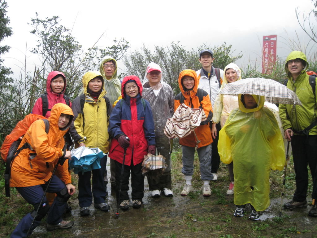 要出發了！雨不大，風也還行，再怎麼樣，也要上大屯主峰。