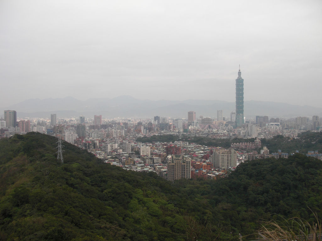 由南向北遠眺台北市, 展望絕佳!