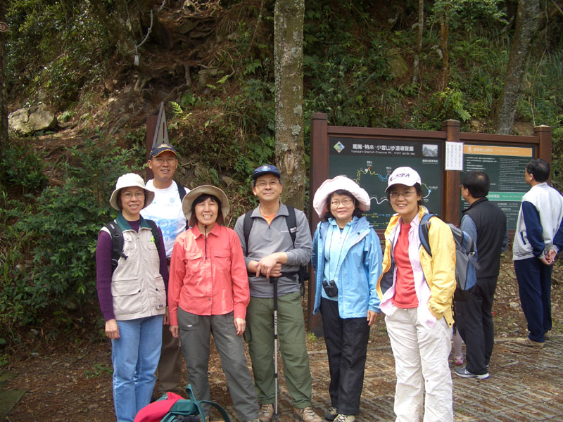 於隧道登山口合照