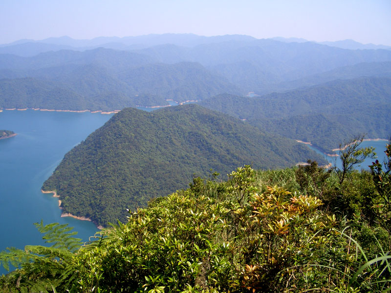 中間的山為九紀山, 差一點就成為湖中之島