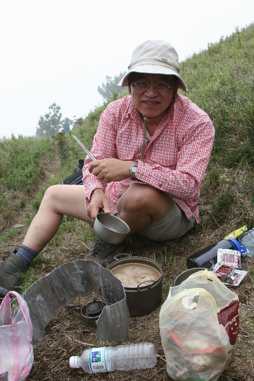 任勞任怨的顏瑞和教授, 總是為我們準備好熱咖啡& 泡麵