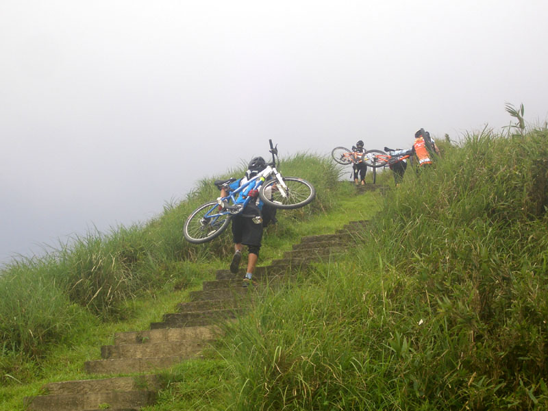 扛車上灣坑頭山