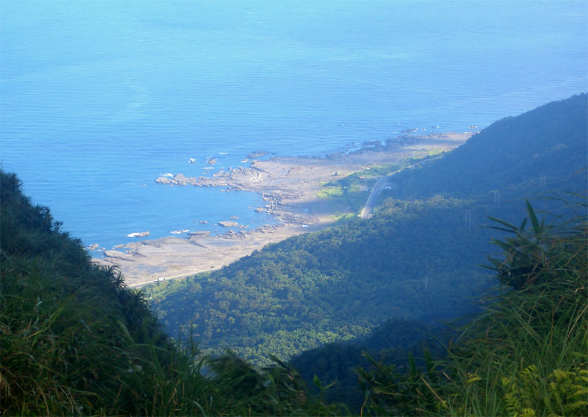向東望海, 海邊有海蝕平台