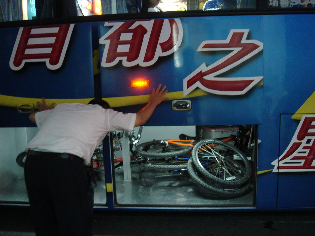 首都客運的服務很用心! 主任還幫我們塞腳踏車, 專業又親切! 再推~~