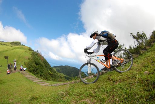在桃源谷騎車(華德魯 攝)