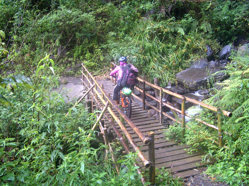 騎過小橋