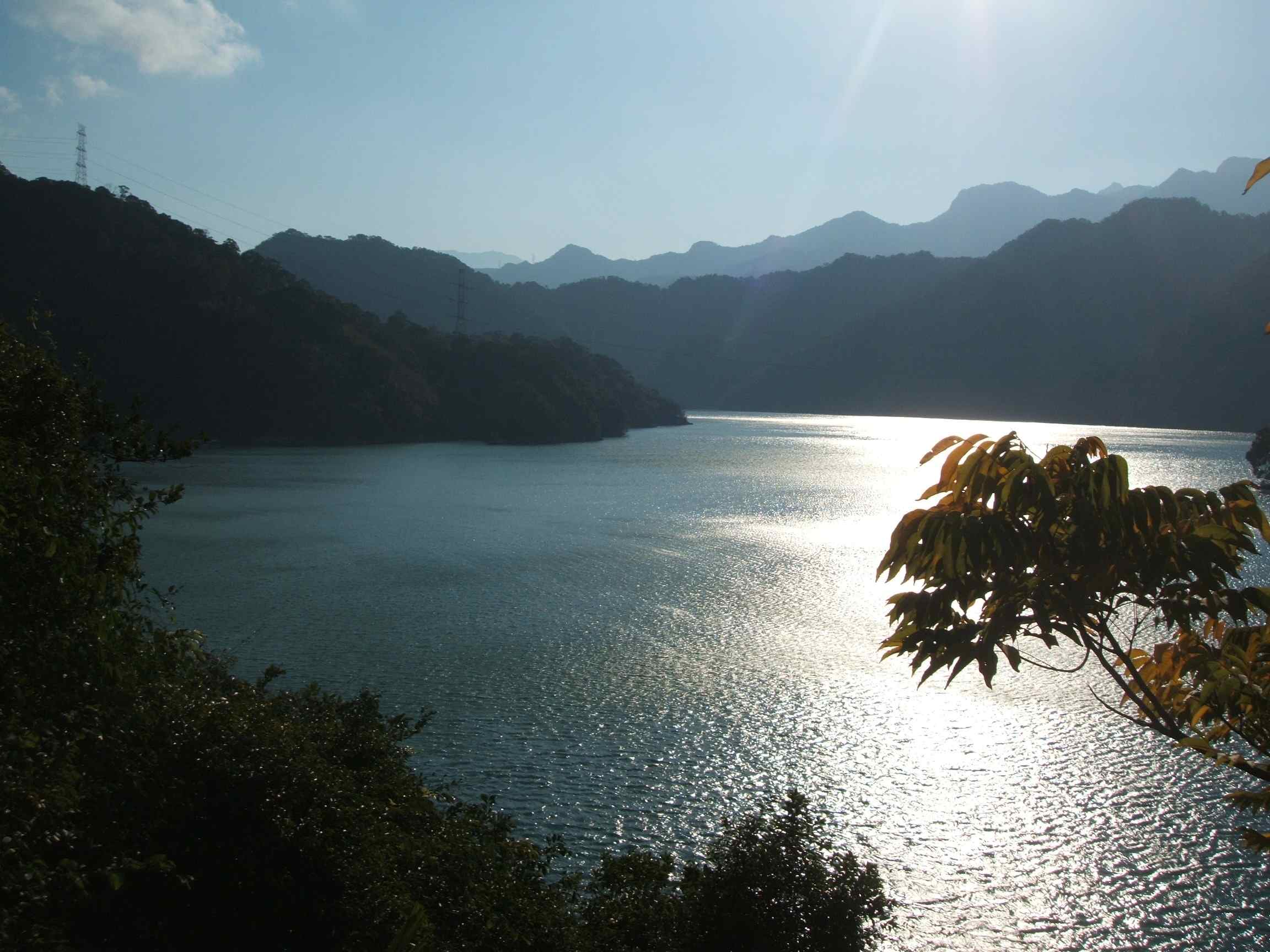 水波潾潾