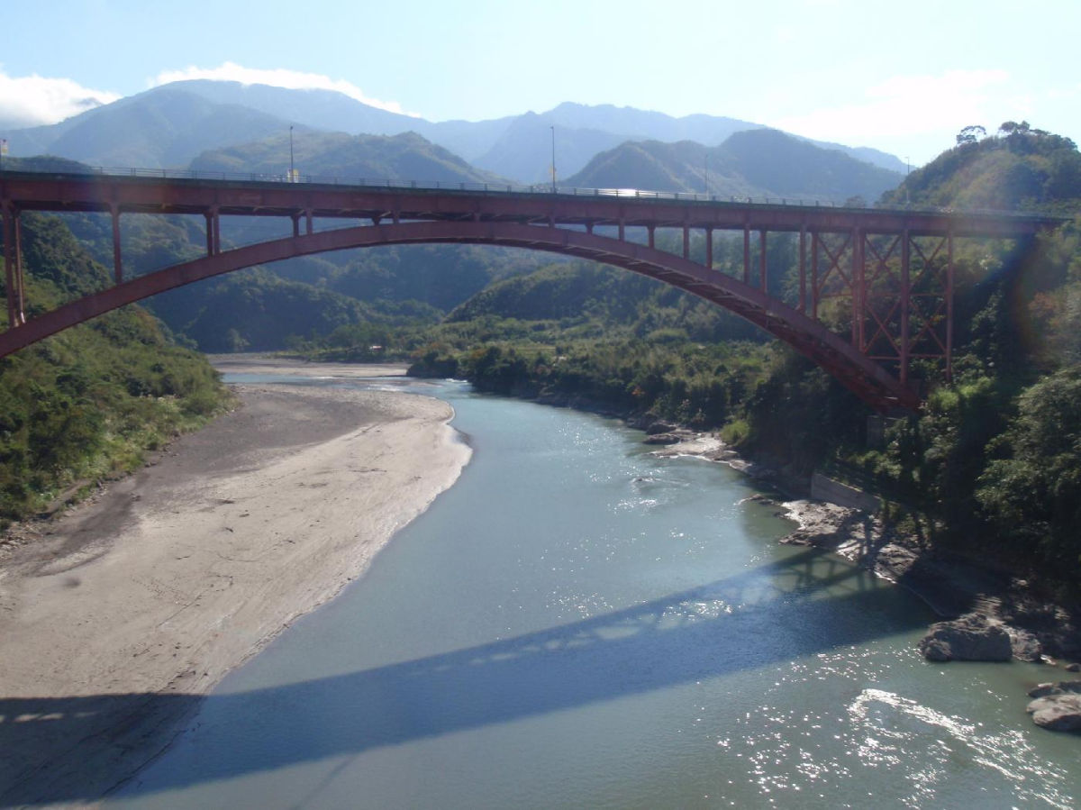 跨越大漢溪的羅浮橋