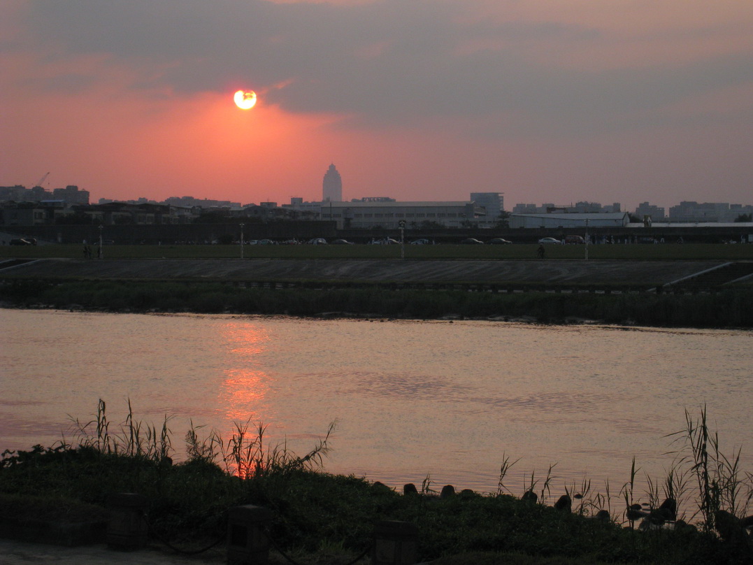 夕照基隆河