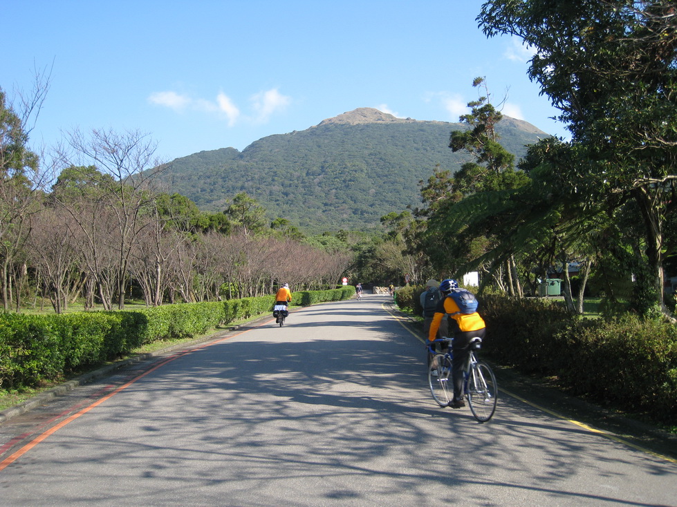 離開第二停車場對面的遊客中心