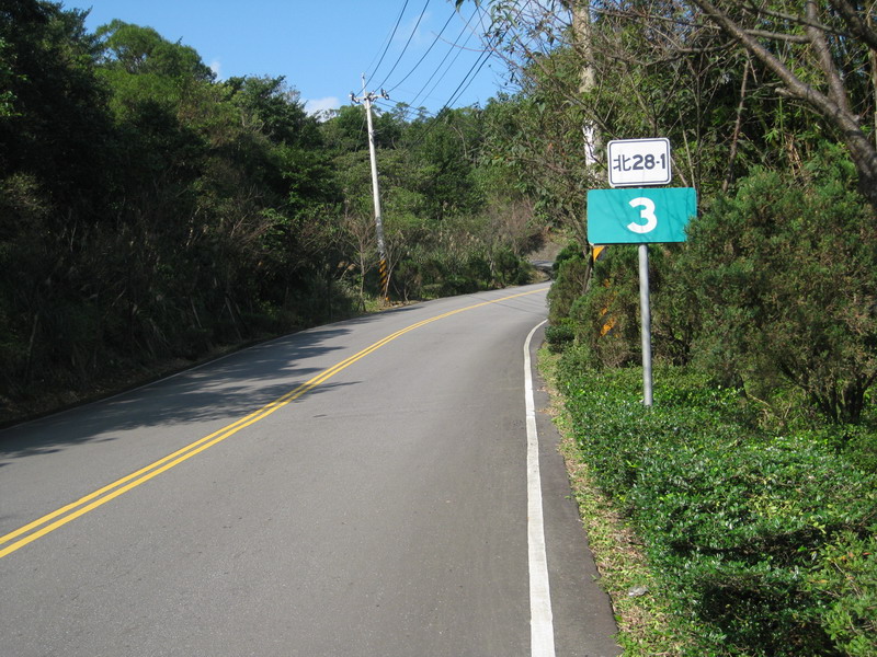 走右叉路的北28-1 往大坪國小