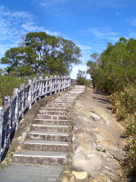軍艦岩西側, 有一段岩稜.