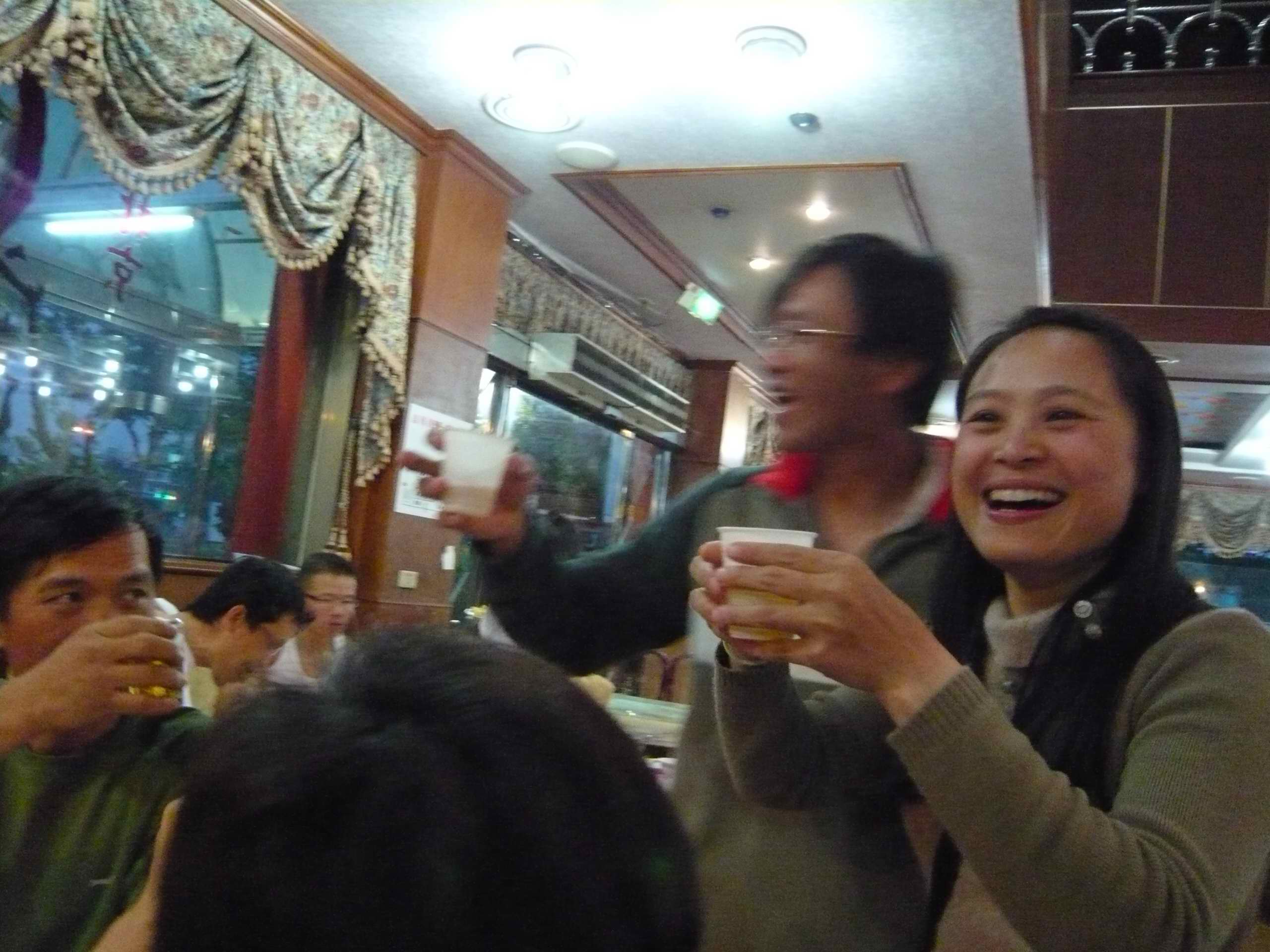 新郎新娘敬酒