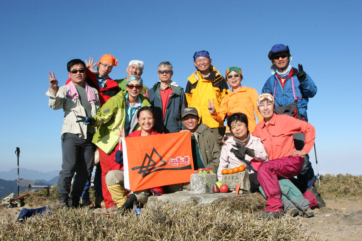 安東軍山頂全隊合照