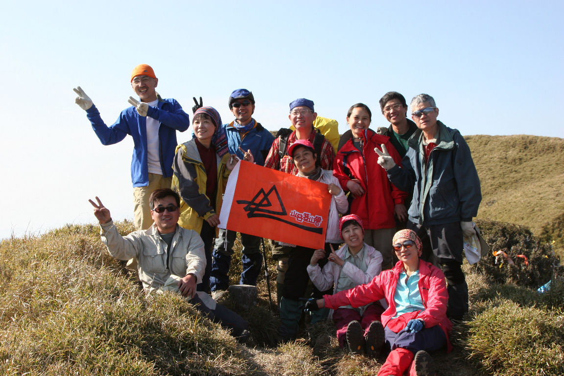3:15pm 登頂光頭山! YA!