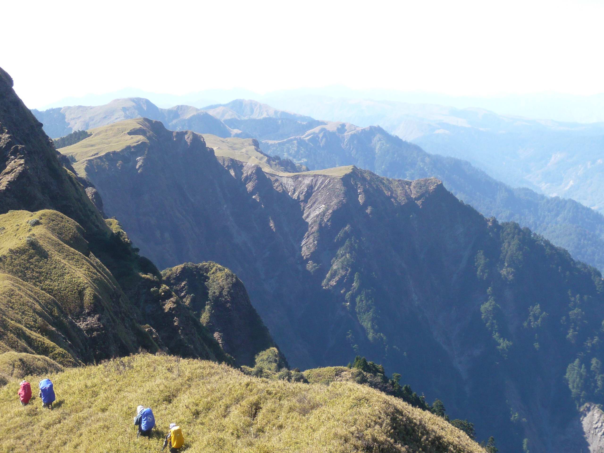 千山萬壑前進南峰