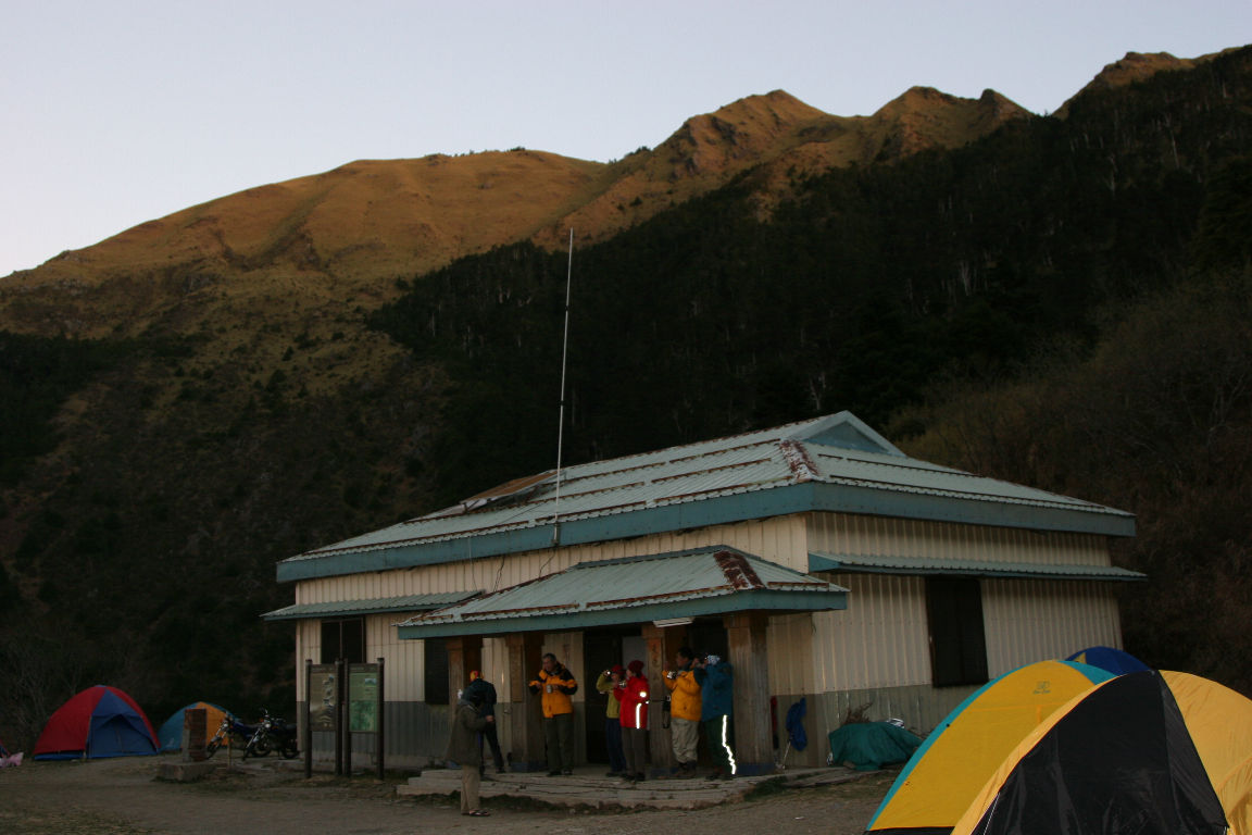 早晨六點的天池山莊, 天氣已經放晴, 一掃昨日陰霾.