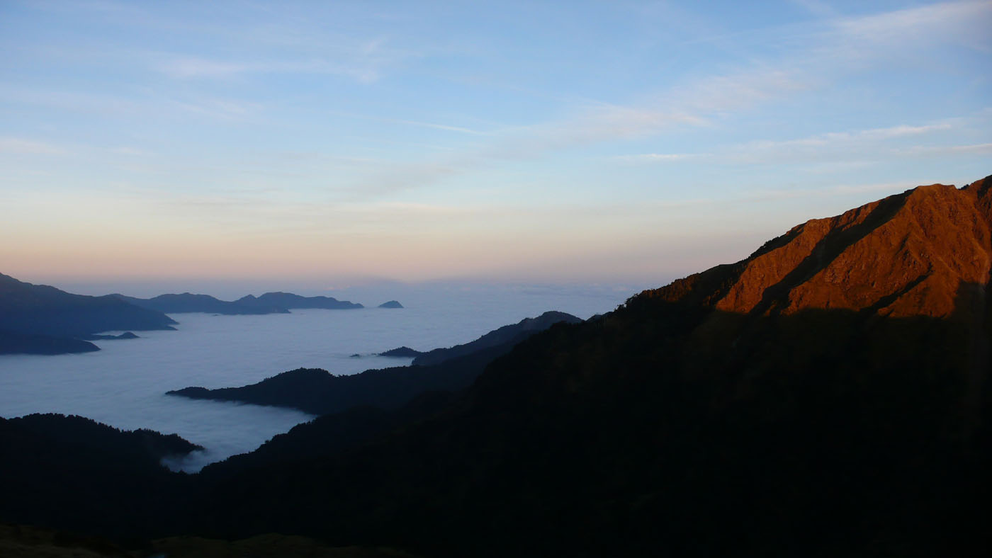台灣池營地觀賞黃昏雲海