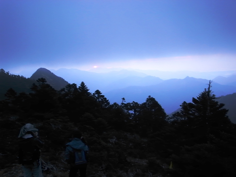 三叉峰下看日出