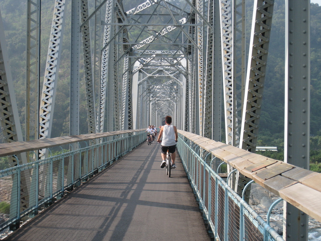 隧道南口直通大甲溪鐵橋，民國53年改建。
