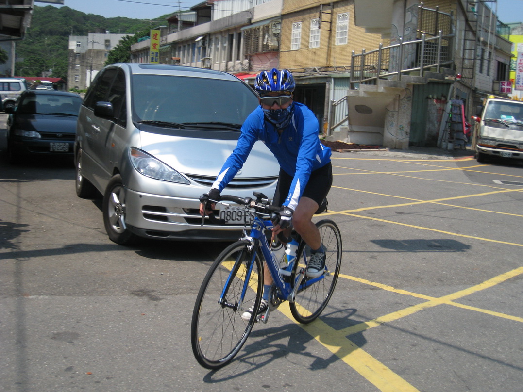 剛買公路車的JUSTIN,第一次用公路車騎破百