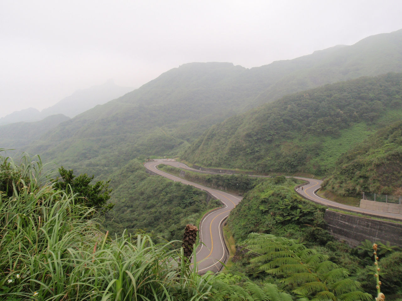 蜿蜒的102公路