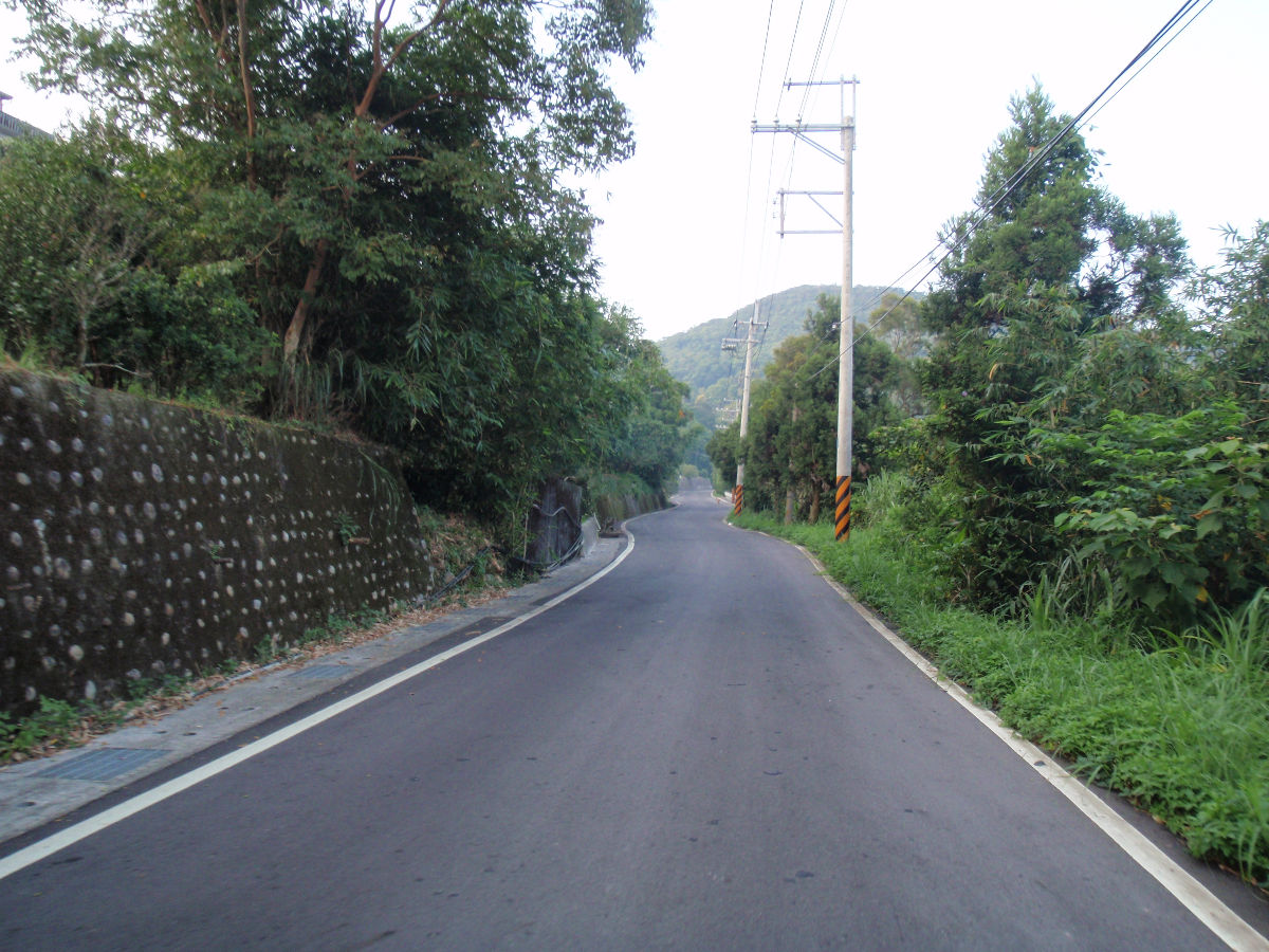 有些路段坡緩路直
